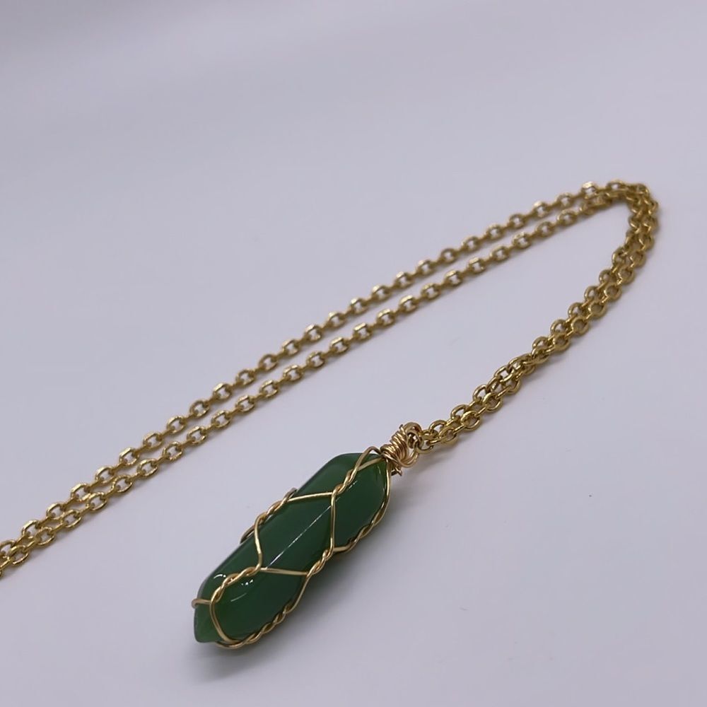NWT Wool + Pepper Co. Jade Crystal & Gold Necklace- HEALING - Picture 4 of 4